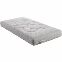 KINGOFDREAMS Bear Matelas Bébé 70x140 Cm Hauteur +/- 9,5 Cm - Déhoussable 4 Côtés Housse Lavable + Alese Impermeable Offerte - Bords Renforcés - Mousse Striée - Hyppoallergénique - Anti-acariens - Plusieurs épaisseurs De Mousse - Tissu 180 Gr/m2